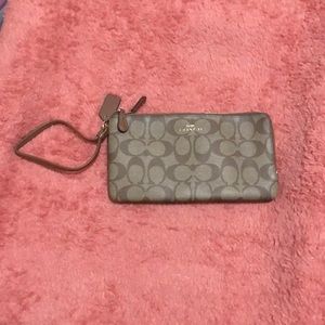 Lg coach wristlet